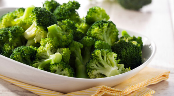 Le brocoli (et toute la famille des choux en général) est une importante source de vitamine K